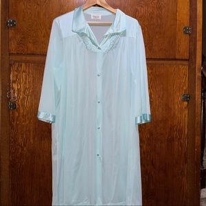 Vintage Vanity Fair size Large Made in USA Light Blue Nightgown